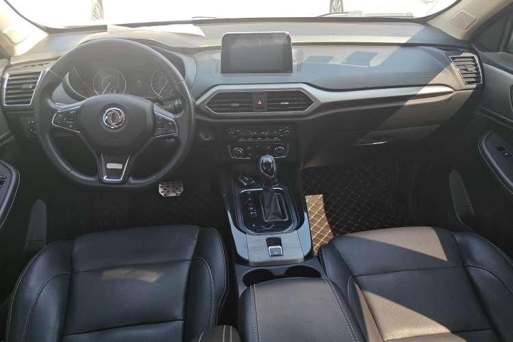 Used Dongfeng Fengon S560 2018 1.8L CVT Elite Model 7 Seats Center Console