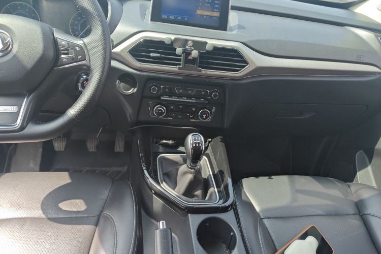 Used Dongfeng Fengon S560 2018 1.8L Manual Urban Model 5 Seats Center Console