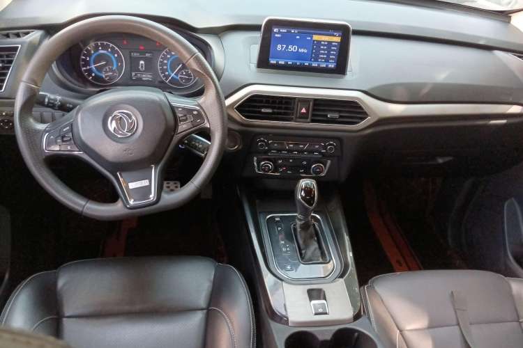 Used Dongfeng Fengon S560 2018 1.8L CVT Elite Model 7 Seats Center Console