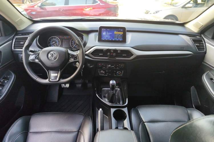Used Dongfeng Fengon S560 2018 1.8L Manual Urban Model 7 Seats Center Console