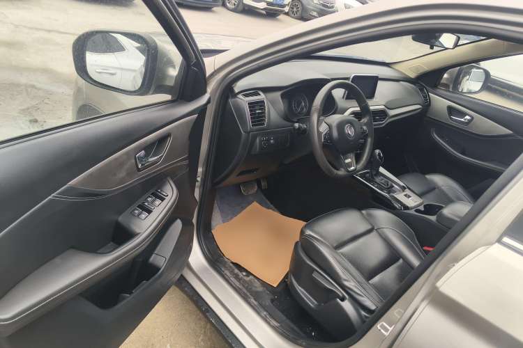 Used Dongfeng Fengon S560 2018 1.8L CVT Elite Model 7 Seats Driver Seat
