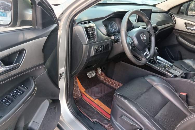 Used Dongfeng Fengon S560 2018 1.8L CVT Elite Model 7 Seats Driver Seat