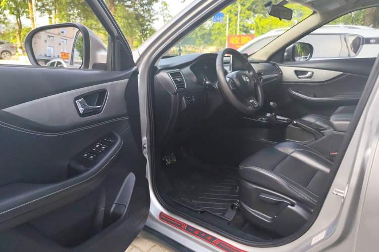 Used Dongfeng Fengon S560 2018 1.8L Manual Urban Model 7 Seats Driver Seat