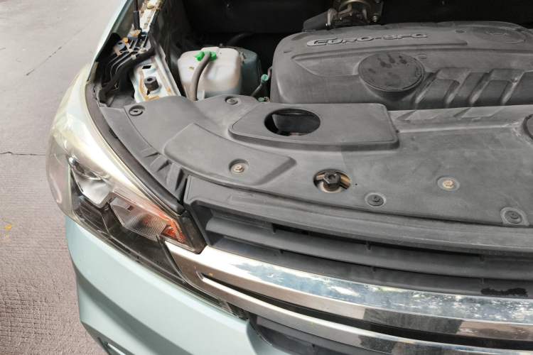 Used Dongfeng Fengon S560 2018 1.8L CVT Smart Connect 7-Seater Engine Bay Right