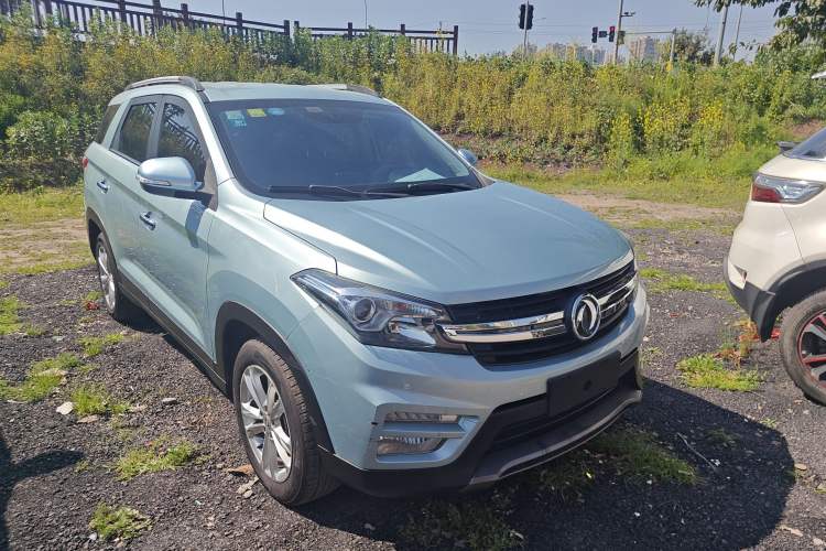 Used Dongfeng Fengon S560 2018 1.8L CVT Elite Model 7 Seats Front Right 45 Deg