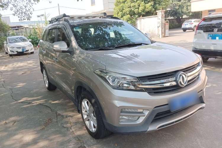 Used Dongfeng Fengon S560 2018 1.8L CVT Elite Model 7 Seats Front Right 45 Deg