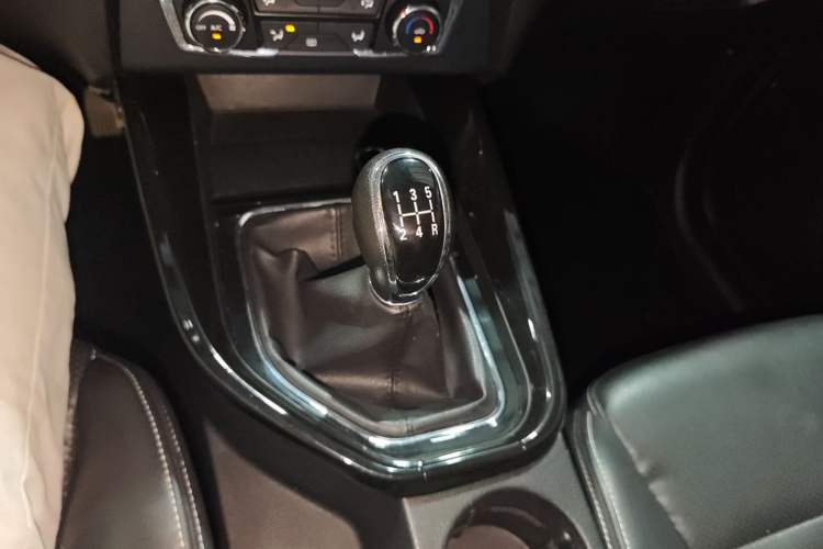 Used Dongfeng Fengon S560 2018 1.8L Manual Comfort 5-Seater China V Standard Gear Lever
