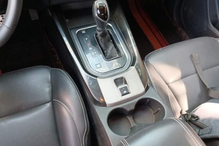 Used Dongfeng Fengon S560 2018 1.8L CVT Elite Model 7 Seats Gear Lever
