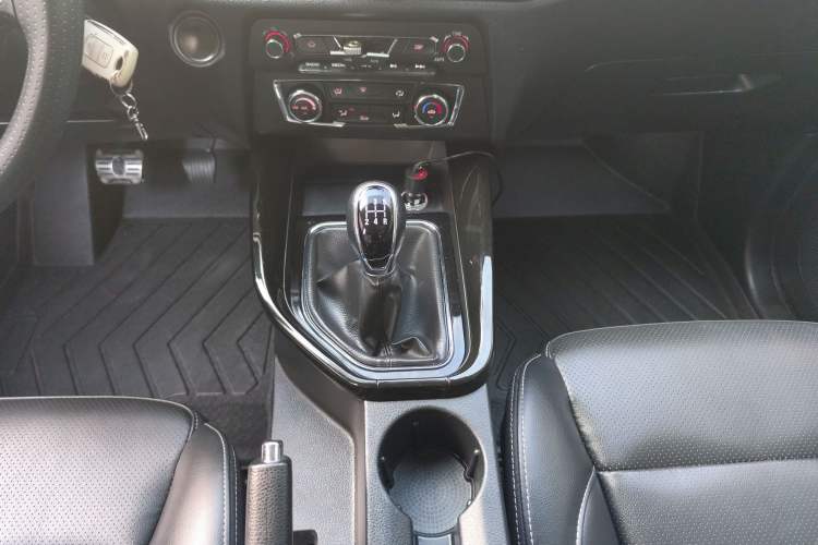 Used Dongfeng Fengon S560 2018 1.8L Manual Urban Model 7 Seats Gear Lever
