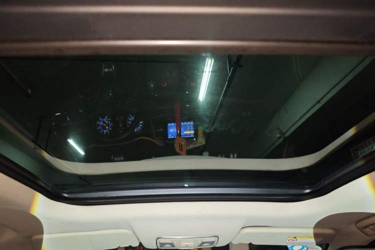 Used Dongfeng Fengon S560 2018 1.8L CVT Smart Connect 7-Seater Headliner