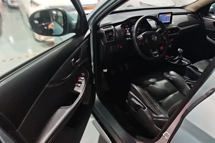 Used Dongfeng Fengon S560 2018 1.8L Manual Comfort 5-Seater China V Standard Interior 3