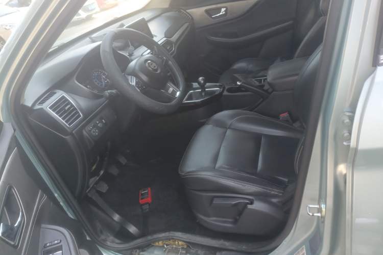 Used Dongfeng Fengon S560 2018 1.8L Manual Comfort 5-Seater China V Standard Interior 3