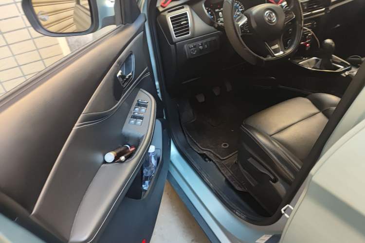 Used Dongfeng Fengon S560 2018 1.8L Manual Comfort 7-Seater Interior 3
