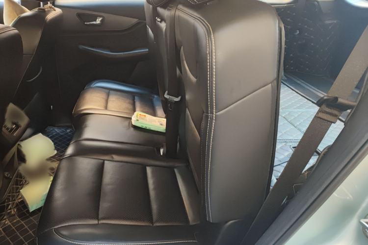 Used Dongfeng Fengon S560 2018 1.8L Manual Comfort 7-Seater Interior 4
