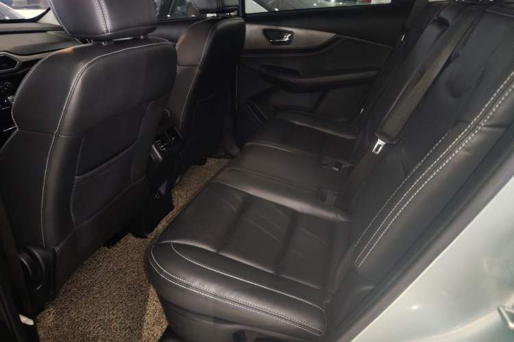 Used Dongfeng Fengon S560 2018 1.8L CVT Urban Model 5 Seats Interior 4
