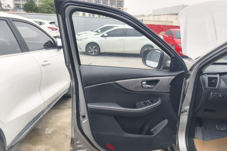 Used Dongfeng Fengon S560 2018 1.8L CVT Elite Model 7 Seats Left Front Door Interior