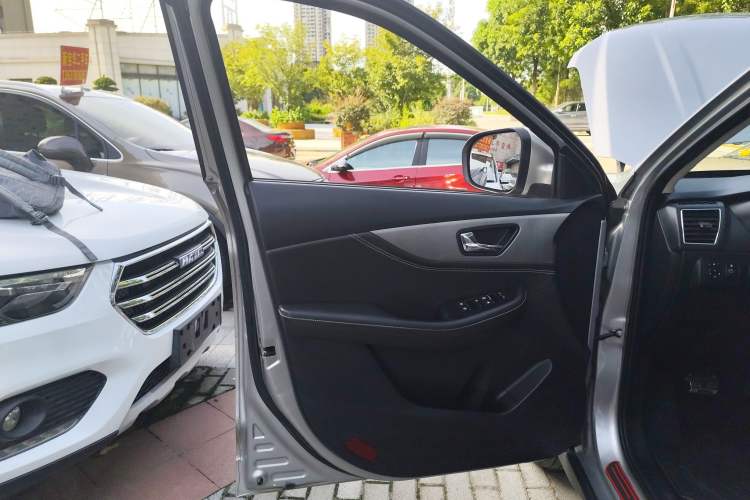 Used Dongfeng Fengon S560 2018 1.8L Manual Urban Model 7 Seats Left Front Door Interior
