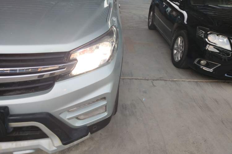Used Dongfeng Fengon S560 2018 1.8L CVT Smart Connect 7-Seater Left Front Headlight