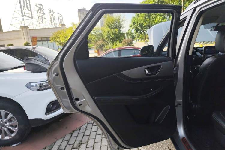Used Dongfeng Fengon S560 2018 1.8L Manual Urban Model 7 Seats Left Rear Door Interior
