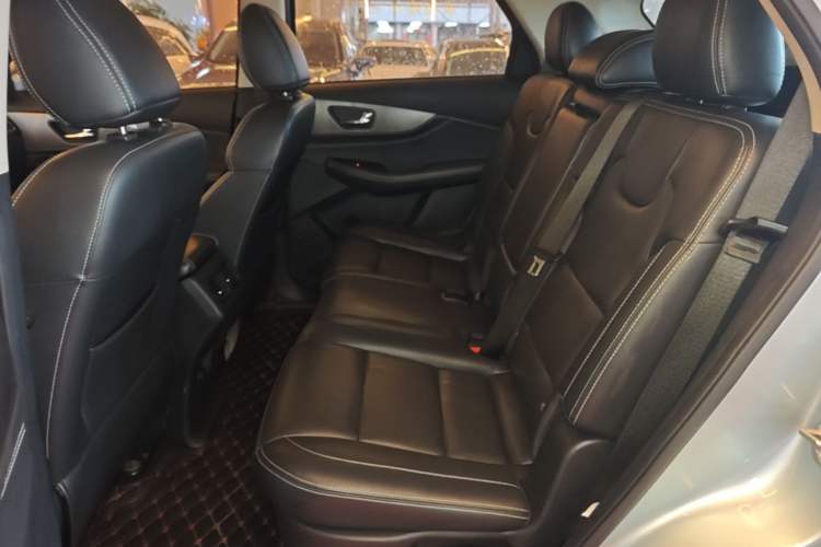 Used Dongfeng Fengon S560 2018 1.8L CVT Prestige Model Left Rear Seat