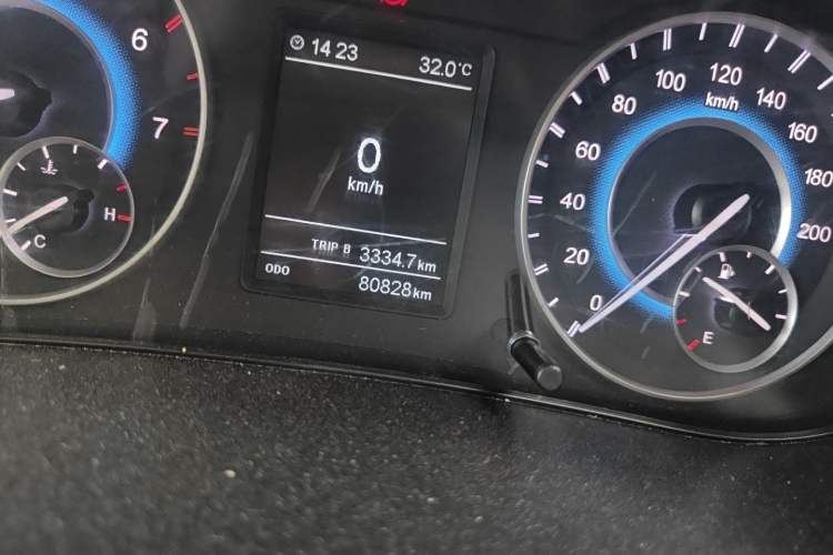 Used Dongfeng Fengon S560 2018 1.8L Manual Urban Model 7 Seats Odometer Close Up