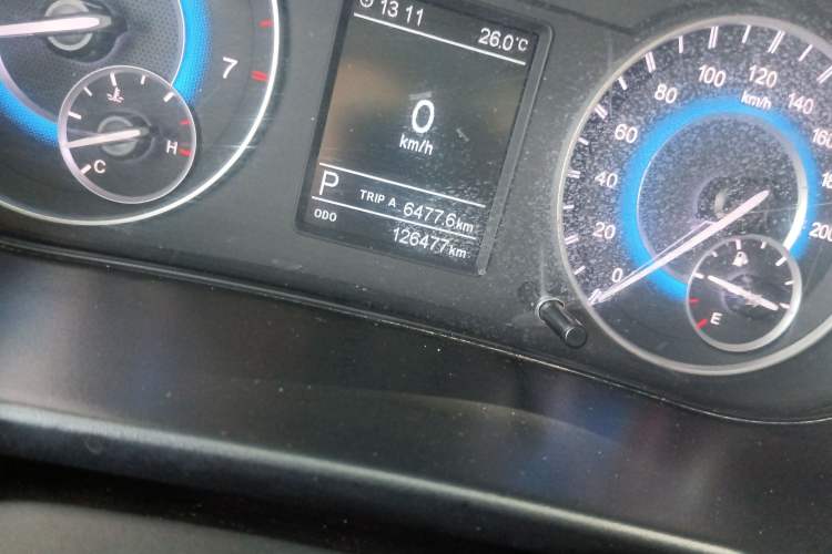 Used Dongfeng Fengon S560 2018 1.8L CVT Elite Model 7 Seats Odometer Close Up