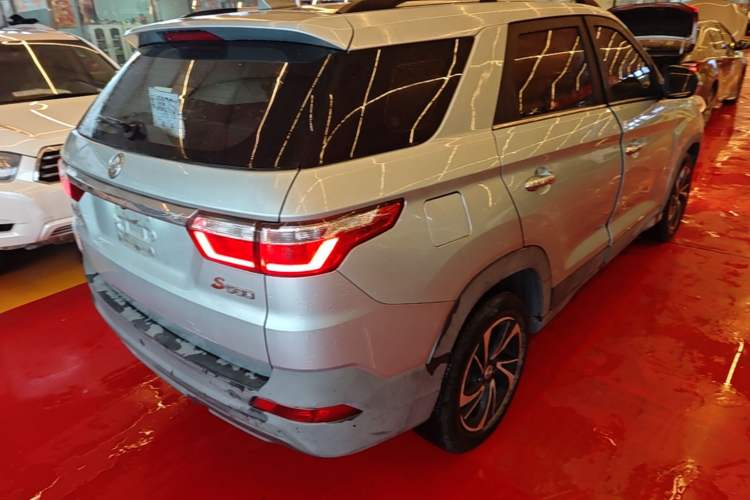 Used Dongfeng Fengon S560 2018 1.8L CVT Prestige Model Rear Right 45 Deg