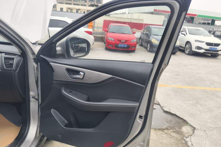 Used Dongfeng Fengon S560 2018 1.8L CVT Elite Model 7 Seats Right Front Door Interior