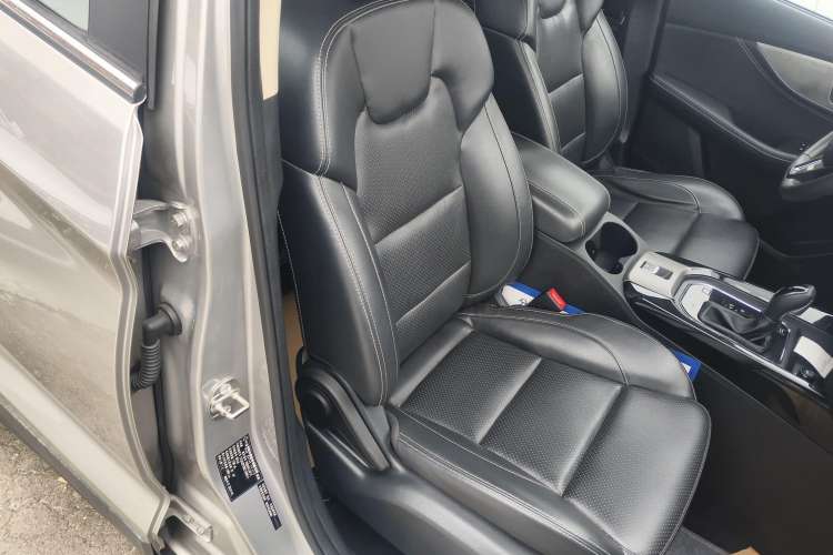 Used Dongfeng Fengon S560 2018 1.8L CVT Elite Model 7 Seats Right Front Seat