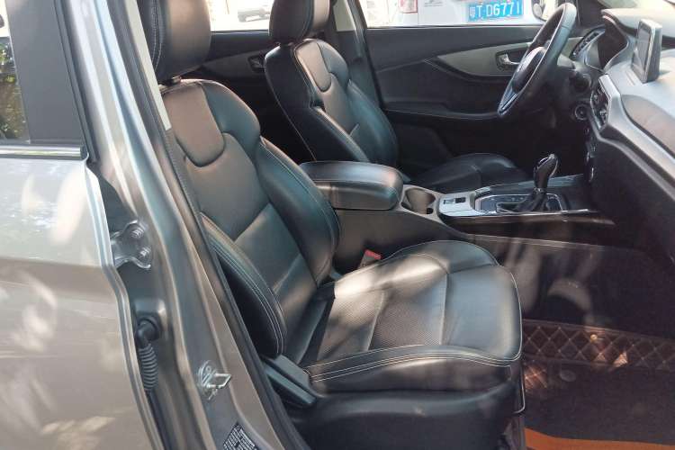 Used Dongfeng Fengon S560 2018 1.8L CVT Elite Model 7 Seats Right Front Seat