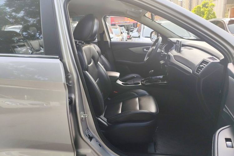 Used Dongfeng Fengon S560 2018 1.8L Manual Urban Model 7 Seats Right Front Seat