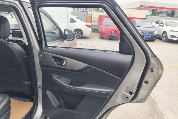 Used Dongfeng Fengon S560 2018 1.8L CVT Elite Model 7 Seats Right Rear Door Interior