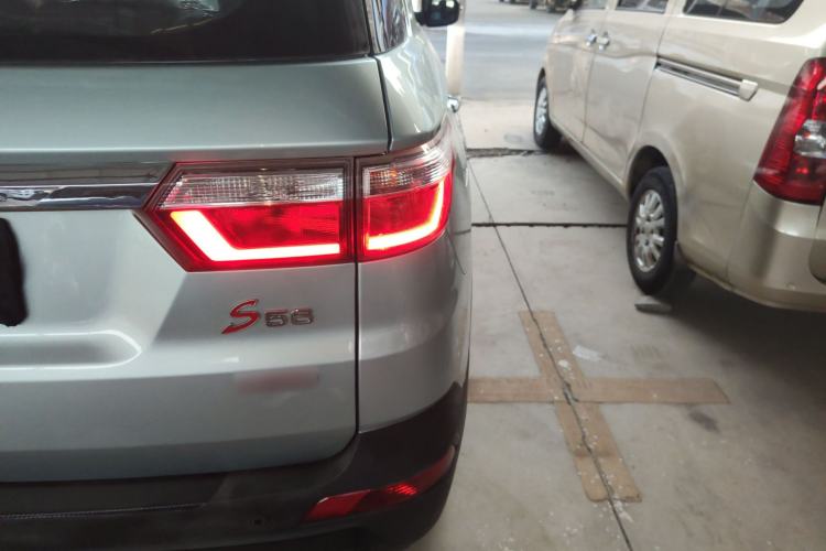 Used Dongfeng Fengon S560 2018 1.8L CVT Smart Connect 7-Seater Right Rear Taillight