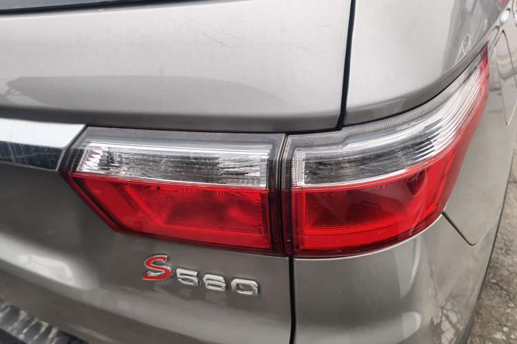 Used Dongfeng Fengon S560 2018 1.8L CVT Elite Model 7 Seats Right Rear Taillight