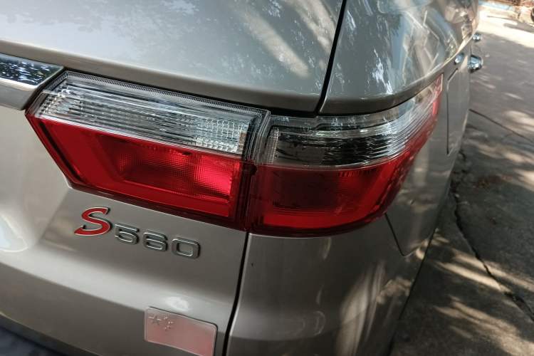 Used Dongfeng Fengon S560 2018 1.8L CVT Elite Model 7 Seats Right Rear Taillight