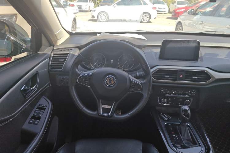 Used Dongfeng Fengon S560 2018 1.8L CVT Elite Model 7 Seats Steering Wheel