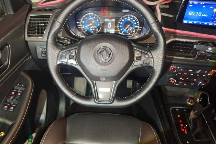 Used Dongfeng Fengon S560 2018 1.8L CVT Smart Connect 7-Seater Steering Wheel