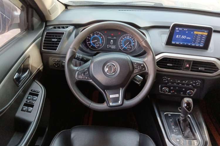 Used Dongfeng Fengon S560 2018 1.8L CVT Elite Model 7 Seats Steering Wheel