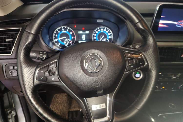 Used Dongfeng Fengon S560 2018 1.8L CVT Urban Model 5 Seats Steering Wheel