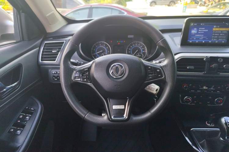 Used Dongfeng Fengon S560 2018 1.8L Manual Urban Model 7 Seats Steering Wheel