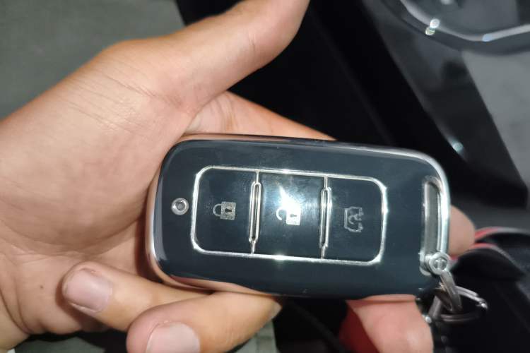 Used Dongfeng Fengon S560 2018 1.8L CVT Smart Connect 7-Seater Vehicle Key