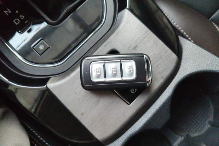 Used Dongfeng Fengon S560 2018 1.8L CVT Smart Connect 7-Seater Vehicle Key