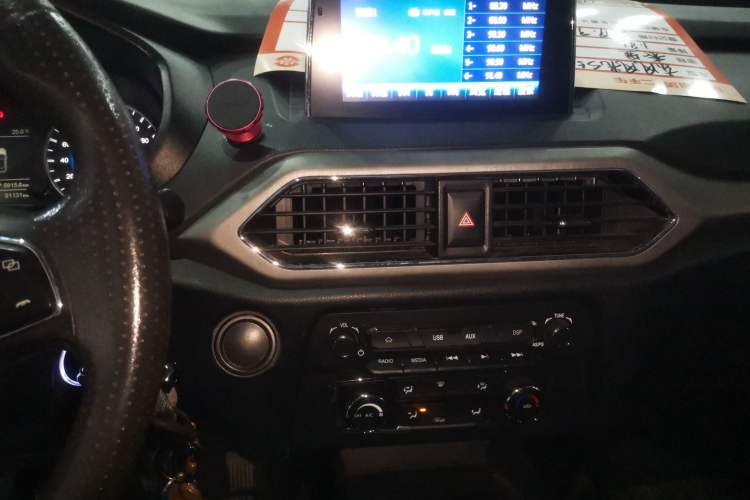 Used Dongfeng Fengon S560 2018 1.8L Manual Urban Model 7 Seats Audio And AC Panel