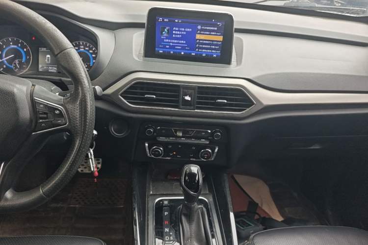 Used Dongfeng Fengon S560 2018 1.8L CVT Elite Model 7 Seats Audio And AC Panel