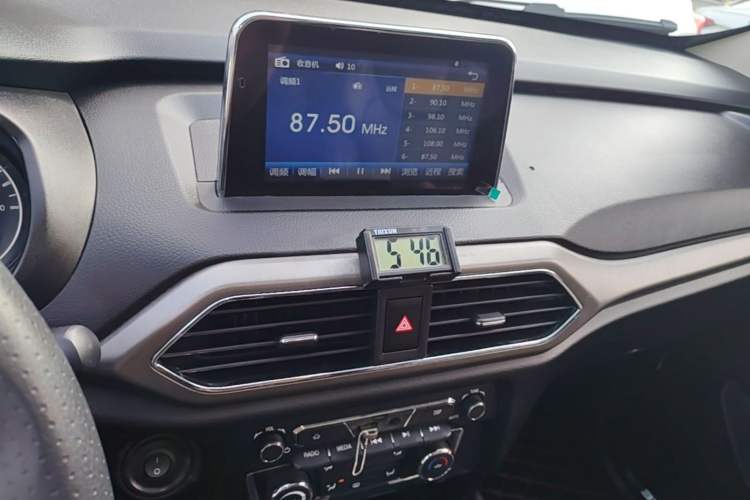 Used Dongfeng Fengon S560 2018 1.8L Manual Comfort 7-Seater Audio And AC Panel