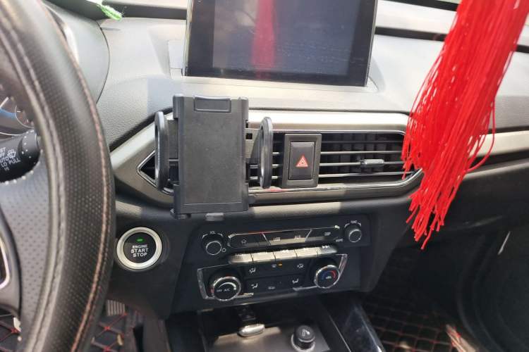 Used Dongfeng Fengon S560 2018 1.8L CVT Prestige Model Audio And AC Panel