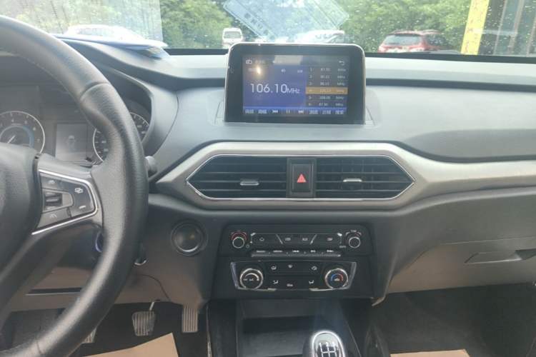 Used Dongfeng Fengon S560 2018 1.8L Manual Urban Model 7 Seats Audio And AC Panel