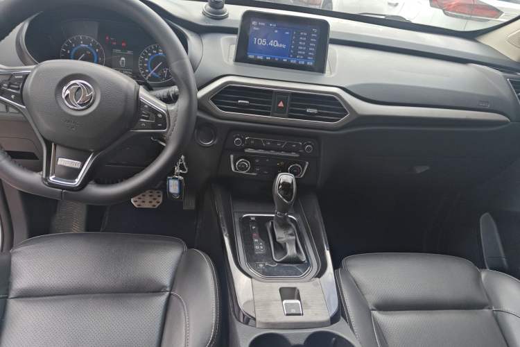 Used Dongfeng Fengon S560 2018 1.8L CVT Elite Model 7 Seats Audio And AC Panel