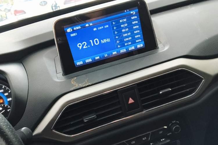 Used Dongfeng Fengon S560 2018 1.8L Manual Urban Model 7 Seats Audio And AC Panel