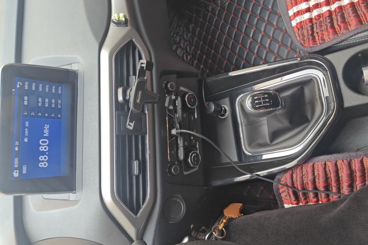 Used Dongfeng Fengon S560 2018 1.8L Manual Urban Model 7 Seats Audio And AC Panel